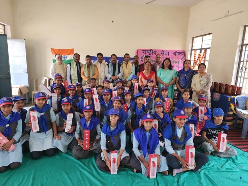 लायन्स क्लब भरतपुर बृज द्वारा छात्राओं को पुरस्कार एवं स्कूल को वाटर कूलर