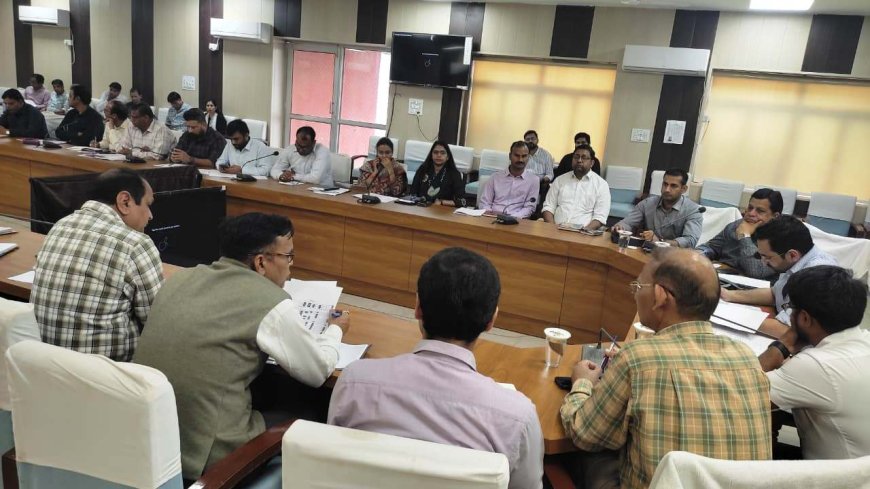 फ्लैगशिप योजनाओं एवं विभागीय कार्यक्रमों की नियमित मॉनिटरिंग करें-जिला कलक्टर