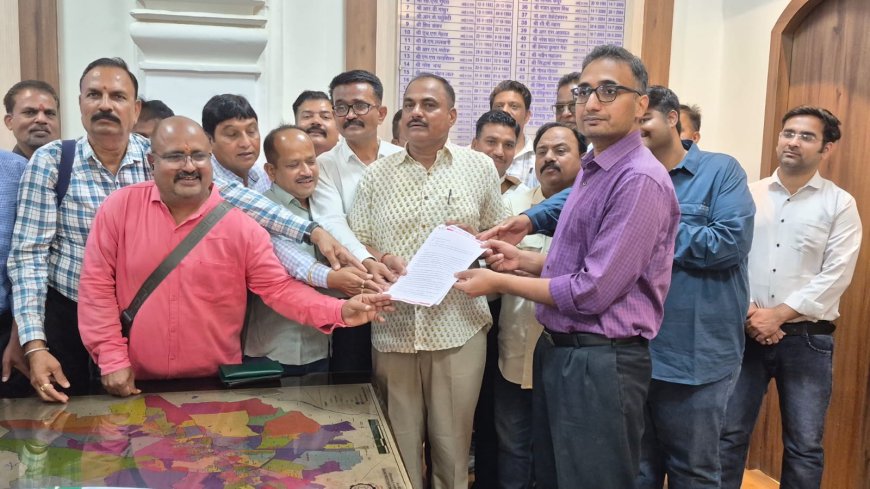 जोधपुर में सैंकड़ो पत्रकारों का प्रदर्शन: वरिष्ठ पत्रकार उपेंद्र सिंह राठौड़ के समर्थन में सौंपा ज्ञापन, निष्पक्ष जांच की मांग