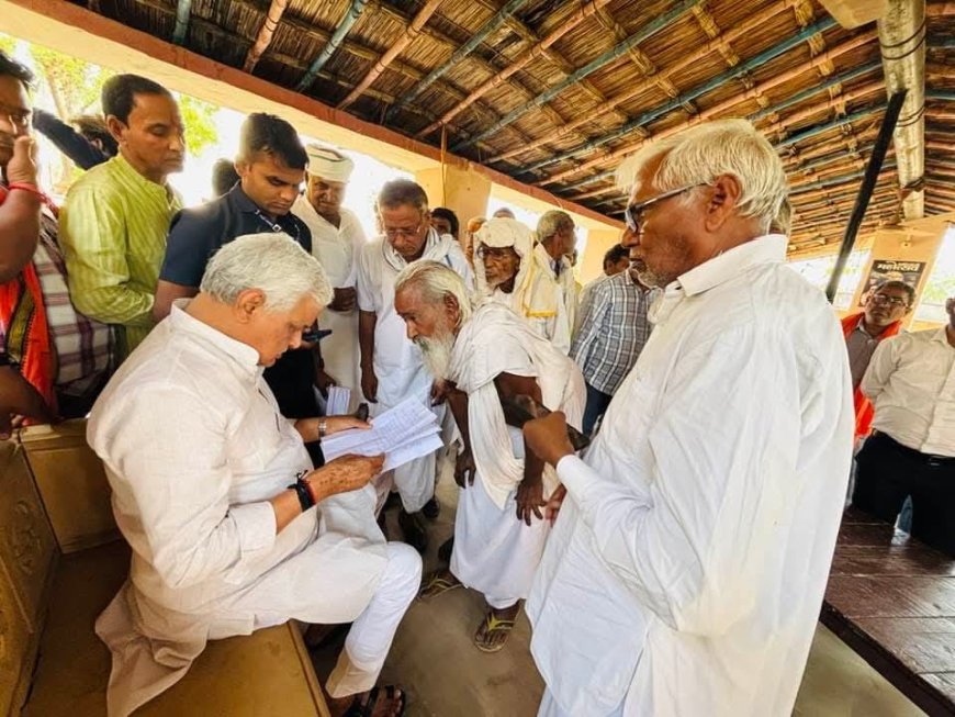 कैबिनेट मंत्री डॉक्टर किरोडी लाल मीणा ने पैतृक गांव मनोहरपुर में आमजन की  समस्याएं सुनकर किया निराकरण