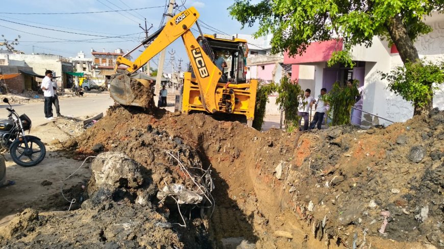 लक्ष्मणगढ़ में पिछले दिनों अतिक्रमण के नाम से दुकानो व मकानो के ध्वस्त  के बाद नाला निर्माण शुरू