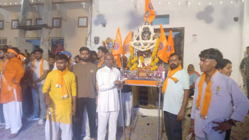 गुरला में माली समाज ने मनाया फूल डोल महोत्सव, भगवान राम सीता लक्ष्मण जी की निकली भव्य शोभायात्रा