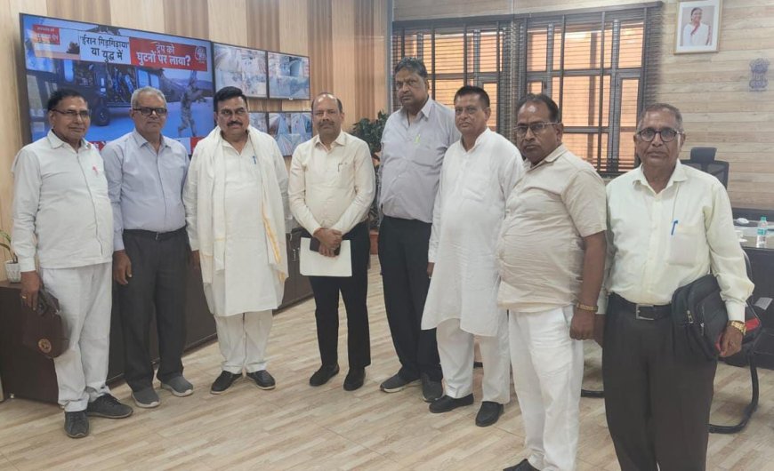 विधायक खींची ने डीआरएम को सौंपा खेरली रेलवे स्टेशन सुविधा विस्तार का पत्र; खेरली स्टेशन पर यात्री सुविधाओं के विस्तार और रेल गाड़ियों के ठहराव की मांग