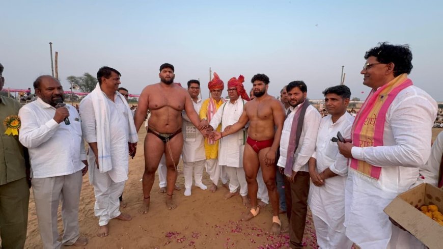 गृह राज्य मंत्री बेढम ने डीग जिले के बृज नगर कस्बे के श्री राम रथ यात्रा मेले में विराट कुश्ती दंगल का किया उद्घाटन