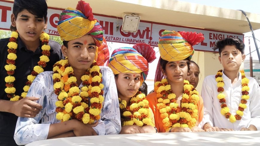 महात्मा गांधी इंग्लिश मीडियम स्कूल तिवाड़ी की ढाणी में सर्वोच्च अंक प्राप्त करने वाले छात्रों की निकाली सम्मान रैली