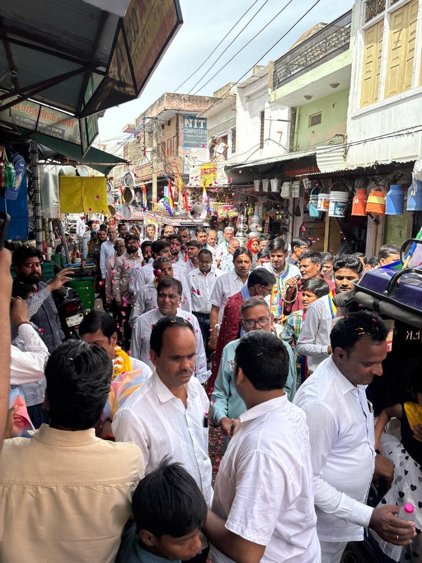 महावीर जयंती के उपलक्ष में दिगंबर जैन समाज ने निकाली शोभायात्रा