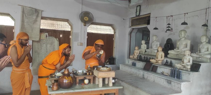 भगवान महावीर के जन्म कल्याणक पर हुआ शोभा यात्रा का आयोजन