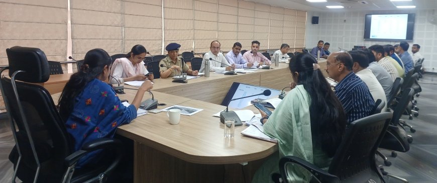 जिला कलक्टर ने ली सड़क सुरक्षा समिति की बैठक; दुर्घटनों की प्रभावी रोकथाम हेतु उठावे आवश्यक कदम - जिला कलक्टर