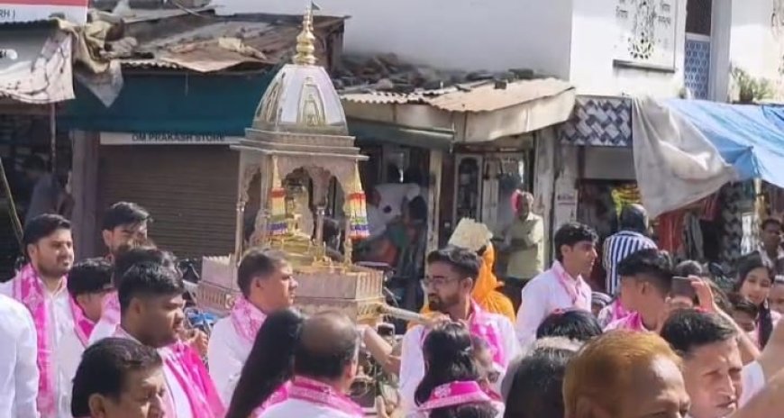 महावीर स्वामी का जन्म कल्याण महोत्सव हर्षोल्लास से मनाया