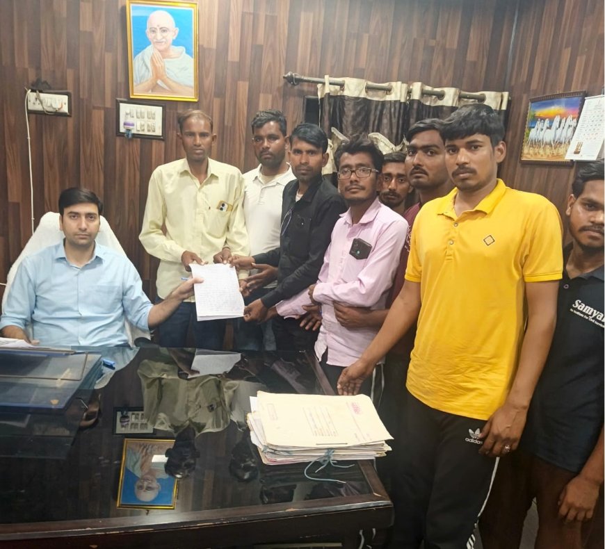 एसडीओ को रास्ते में अतिक्रमण हटाने को दिया ज्ञापन