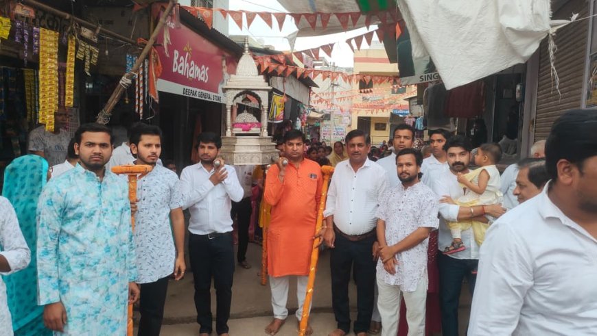 कठूमर में भगवान महावीर के जन्म कल्याणक पर निकली भव्य शोभायात्रा, जैन मंदिरो मे हुआ श्री जी का अभिषेक