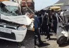 बेकाबू टैंकर ने  12 वाहनों को टक्कर मारी: दो कार और बाइक बुरी तरह पिचक गई, घायलों को हॉस्पिटल पहुंचाया