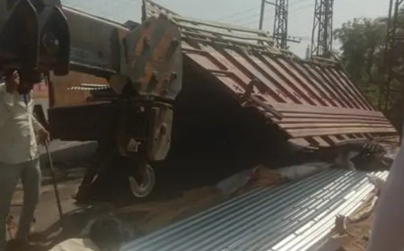 रामगढ़ में टायर फटने से ट्रक पलटा, ड्राइवर सुरक्षित: बगड़ मेव घाटी में घुमाव पर हुआ अनियंत्रित