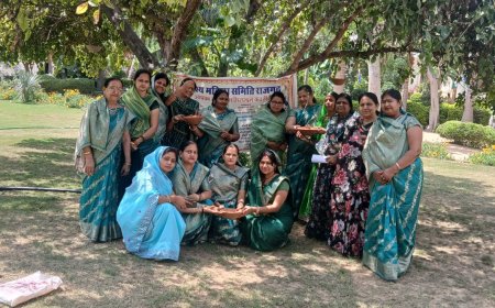 वैश्य महिला समिति ने पक्षियों के लिए लगाए परिंडे; प्रतिदिन जल सेवा का लिया संकल्प