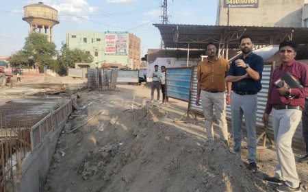 जिला कलक्टर ने किया सीवरेज एवं ड्रेनेज कार्योें का आकस्मिक निरीक्षण, बरसात से पहले अतिरिक्त संसाधन लगाकर करायें कार्य - जिला कलक्टर