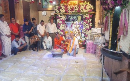 1100 किलो काजूकतली से हनुमानजी का महाभोग, संकटमोचन मंदिर में उमड़ा जनसैलाब