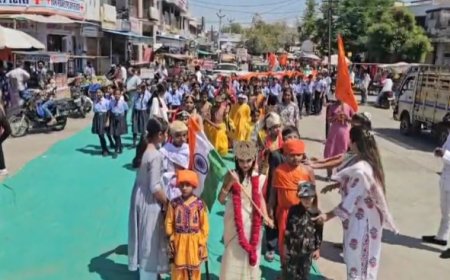 वन्दे मातरम् के 150 वर्ष पूर्ण होने पर एबीवीपी का आयोजन; 51 फीट तिरंगे के साथ निकली भव्य शोभायात्रा, नगर में हुआ जोरदार स्वागत