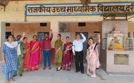 शिक्षकों ने काली पट्टी बांधकर अवकाश कटौती पर जताया विरोध