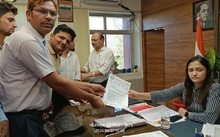 शैक्षणिक कैलेंडर वर्ष में अवकाश में की गई कटौतियों के विरोध में राजस्थान शिक्षक संघ एकीकृत दौसा ने कलेक्टर को सौंपा ज्ञापन