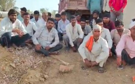 गंभीर नदी के पुल निर्माण में घटिया सामग्री का उपयोग, ग्रामीणों ने कार्य बंद करवाया