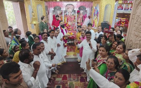 विनायक के द्वार गूंजे जयकारे, पीले चावल चढ़ाकर दिया सामूहिक विवाह का निमंत्रण; गांधी नगर हुआ धर्ममय: ढोल-नगाड़ों के साथ निकले श्रद्धालु,