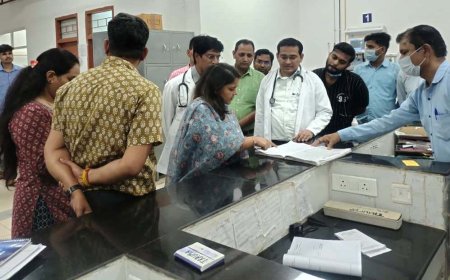 प्रमुख शासन सचिव ने किया अस्पतालों का आकस्मिक निरीक्षण; रोगियों को बेहतर चिकित्सा सुविधाओं के साथ योजनाओं का मिले लाभ - प्रमुख शासन सचिव