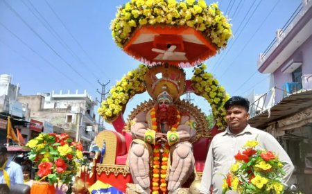 खैरथल में महात्मा ज्योतिबा फुले की 200वीं जयंती पर शनिवार को खैरथल शहर भक्ति, उत्साह और सामाजिक जागरूकता के रंग में रंगा नजर आया