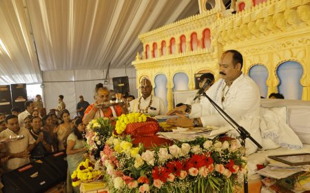 जिंदगी का परिणाम बदलना है तो प्रणाम करना प्रारंभ कर दो- पंडित प्रदीप मिश्रा