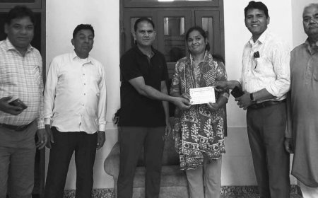 अंबेडकर जयंती समारोह के लिए उमड़ा उत्साह: भीम प्रेमियों ने खोला सहयोग का हाथ;  प्रोफेसर अनीता राज एवं प्रोफेसर संदीप आर्य ने संयुक्त रूप से दिया 21 हजार रुपए का आर्थिक सहयोग