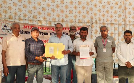 लोकतंत्र के चौथे स्तंभ पर प्रहार के विरुद्ध IFWJ का 'हल्ला बोल':  धरने के 18वें दिन आक्रोशित पत्रकारों का कल शहीद स्मारक पर महाजुटाव