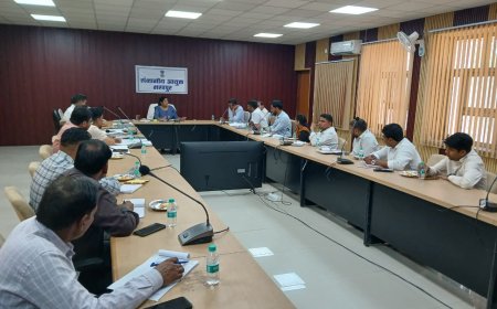 सफाई व्यवस्था में लापरवाही पर सख्त हुईं संभागीय आयुक्त; दो निरीक्षकों को नोटिस, नोडल अधिकारियों को फील्ड में उतर नियमित फोटो रिपोर्ट भेजने के निर्देश