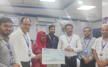 एसबीआई कठूमर की बड़ी पहल: प्रधानमंत्री जीवन ज्योति बीमा योजना के तहत मृत ग्राहक के आश्रित को सौंपा 2 लाख का चेक