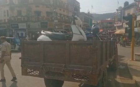 अलवर में अतिक्रमण और नो-पार्किंग पर कार्रवाई, 10 बाइक जब्त
