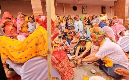 महुवा में सांप्रदायिक सौहार्द की मिसाल: एक ही पांडाल में हुए निकाह और फेरे, पूर्व विधायक हुडला ने 28 बेटियों का कराया कन्यादान