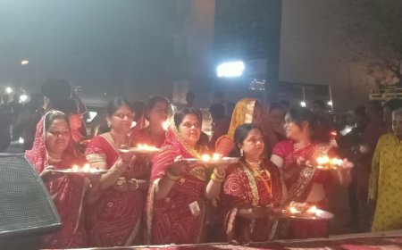 ​501 दीपकों की लौ से आलोकित हुआ निंबार्क आश्रम, महाकाल की तर्ज पर हुई भगवान परशुराम की महाआरती