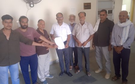 नदबई में हुई लूट और हत्या के आरोपियों की गिरफ्तारी की मांग को लेकर पंजाबी और खत्री समाज ने एडीएम को दिया ज्ञापन