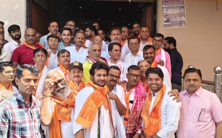 परशुराम जयंती पर महुवा में उमड़ा श्रद्धा का सैलाब; भव्य शोभायात्रा के साथ हुआ प्रतिभाओं का सम्मान, धायक राजेंद्र मीणा ने महुवा और मंडावर में ‘परशुराम सर्किल’ बनाने की घोषणा की