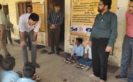 जिला कलक्टर ने स्कूलों का औचक निरीक्षण कर मिड डे मील की गुणवत्ता परखा, विद्यार्थियों से किया संवाद
