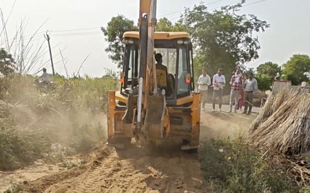 प्रशासन का पीला पंजा: गैर मुमकिन रास्तों से हटाया अतिक्रमण, ग्रामीणों को मिली राहत