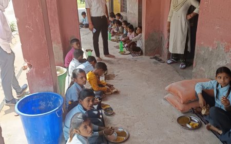 अधिकारियों ने स्कूलों का औचक निरीक्षण कर मिड डे मील की गुणवत्ता परखा