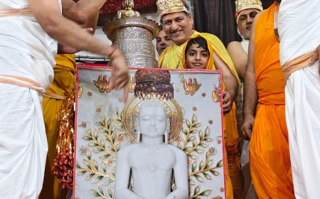 शिखर स्थित जिन बिम्बों के अभिषेक के साथ गायत्री नगर जैन मंदिर का त्रिदिवसीय वार्षिकोत्सव हुआ सम्पन्न