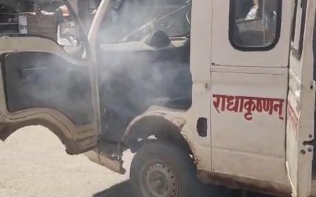 खेड़ली में बड़ा हादसा टला: स्कूली वैन में लगी भीषण आग, स्थानीय लोगों ने देवदूत बनकर बचाई 15 बच्चों की जान