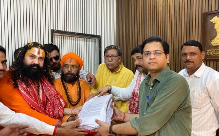 गौ माता को राष्ट्रमाता का दर्जा दिलाने हेतु संतों की हुंकार; नवलगढ़ में विशाल पदयात्रा और ज्ञापन