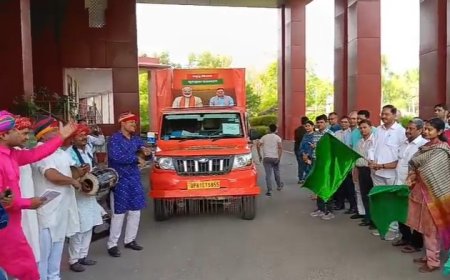 अलवर में 'ग्राम रथ अभियान' का भव्य आगाज़; जिला कलेक्टर ने हरी झंडी दिखाकर किया रवाना