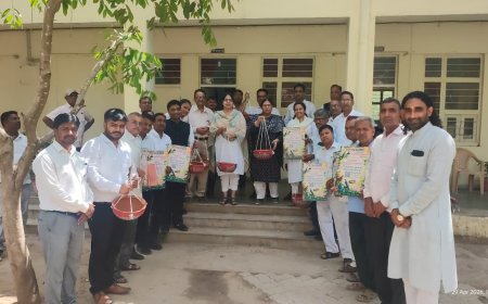 अर्पण सेवा फाउंडेशन और न्यायिक अधिकारियों ने न्यायालय परिसर में पक्षियों के लिए लगाए परिंडे