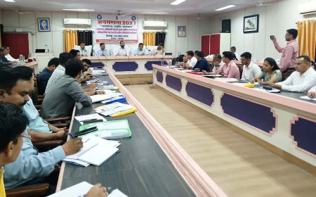 जनगणना में तथ्य छिपाना दंडनीय अपराध, सटीक एवं त्रुटि रहित जनगणना के लिए अधिकारी सक्रियता से कार्य करें-जिला कलक्टर