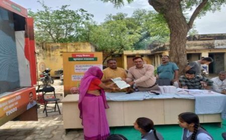 ग्राम रथ अभियान बना ग्रामीणों के अधिकारों का माध्यम, रामवती को मिला स्वामित्व पट्टा