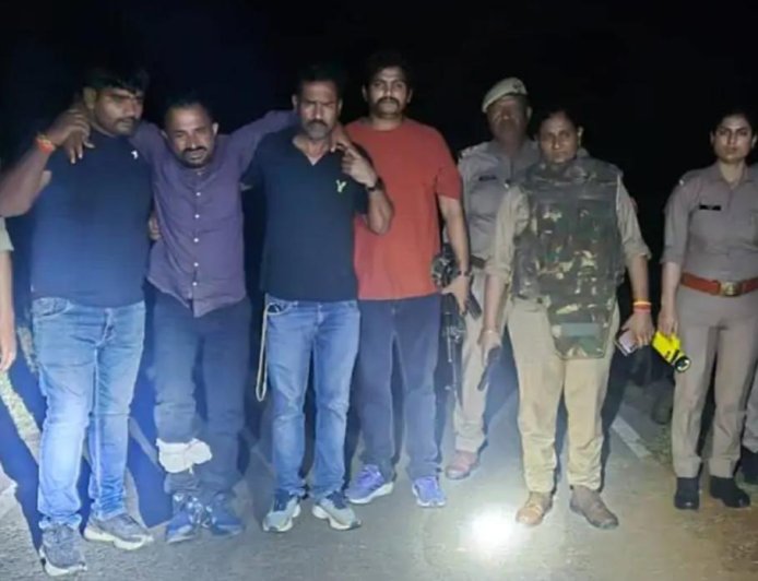 लिव-इन पार्टनर और उसके 3 साल के बेटे की कुल्हाड़ी से नृशंस हत्या, मुठभेड़ के बाद आरोपी गिरफ्तार