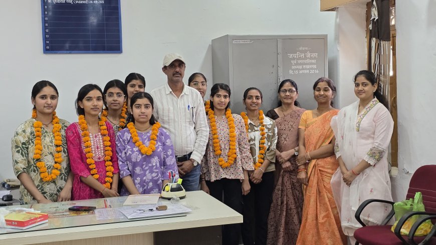 पीएम श्री राजकीय बालिका स्कूल का बोर्ड परिणाम रहा शत-प्रतिशत, छात्राओं ने गाड़े सफलता के झंडे