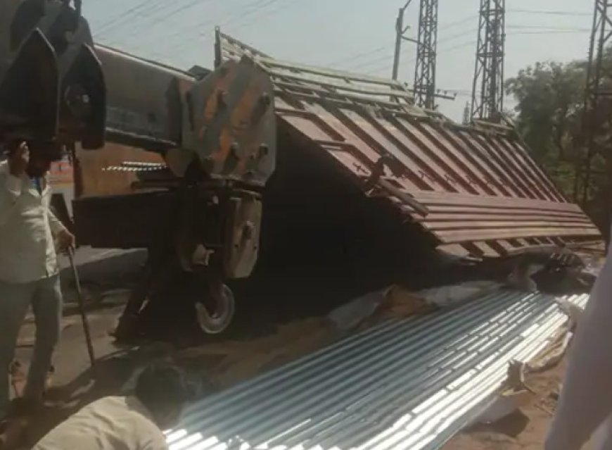 रामगढ़ में टायर फटने से ट्रक पलटा, ड्राइवर सुरक्षित: बगड़ मेव घाटी में घुमाव पर हुआ अनियंत्रित